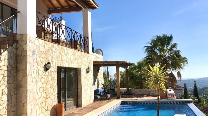 Impressive 4 Bedroom Villa With Heated Pool Sun Terrace And